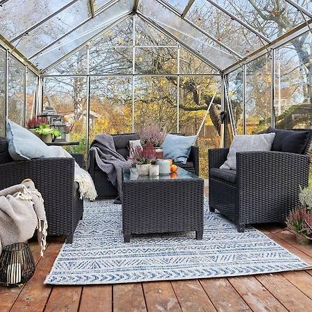 Amazing Family Home In Ville de Stockholm Extérieur photo